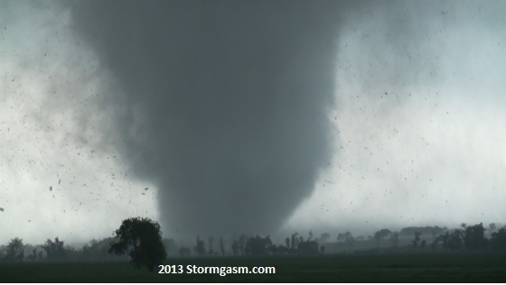 Violent stovepipe tornado near Dale, Oklahoma on May 19, 2013.