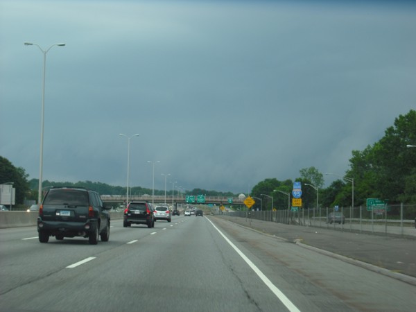 Shelf cloud crossing I-95 west of New London, CT Shelf cloud crossing I-95 west of New London, CT
