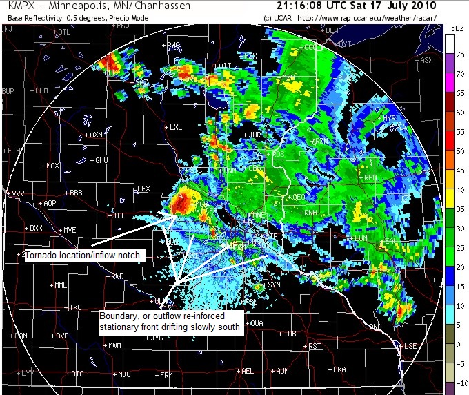 Minneapolis radar valid 21:16 Saturday, July 17 at time of first tornado Minneapolis radar valid 21:16 Saturday, July 17 at time of first tornado