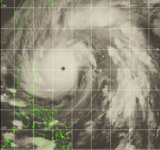 Infrared satellite image of Super Typhoon 15W (MEGI) valid 10/17 at 11:30 UTC